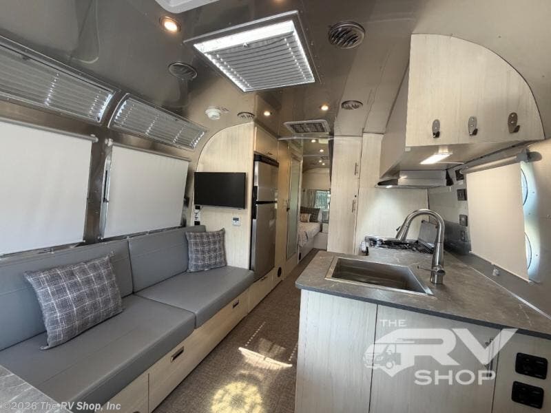 Used 2025 Airstream Flying Cloud 25FB Twin available in Baton Rouge, Louisiana