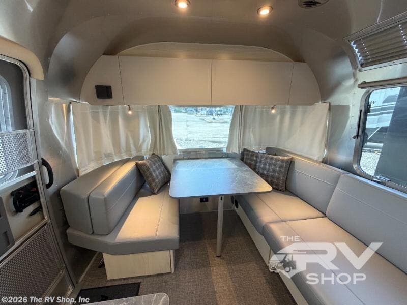 2025 Flying Cloud 27FB Twin by Airstream from The RV Shop, Inc in Baton Rouge, Louisiana