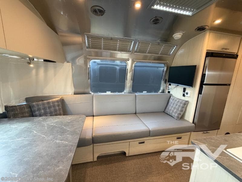 Used 2025 Airstream Flying Cloud 27FB Twin available in Baton Rouge, Louisiana