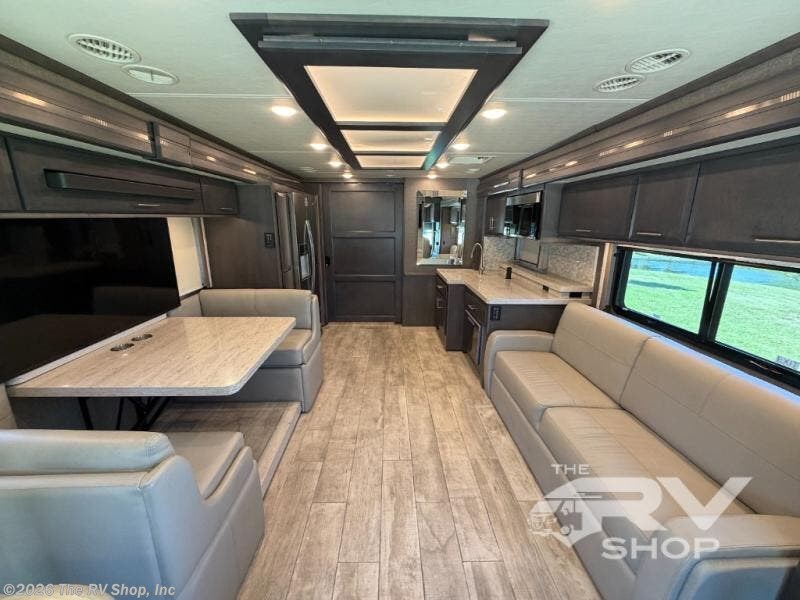 2022 Thor Motor Coach Venetian B42 - Used Class A For Sale by The RV Shop, Inc in Baton Rouge, Louisiana features Slideout
