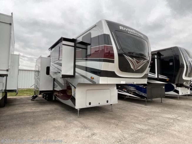 2024 RiverStone 425FO by Forest River from Ron Hoover of Boerne in Boerne, Texas