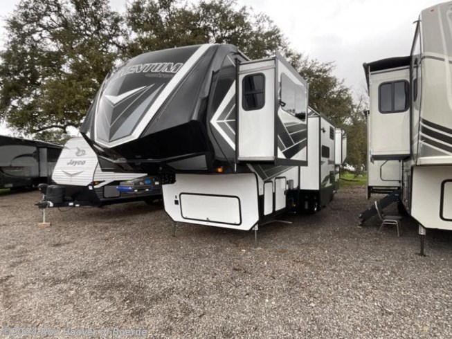2021 Grand Design Momentum 376THS - Used Fifth Wheel For Sale by Ron Hoover of Boerne in Boerne, Texas