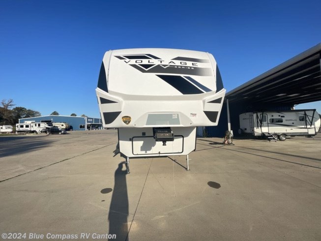 2024 Dutchmen Voltage V-Series 3500 - New Fifth Wheel For Sale by Blue Compass RV Canton in Wills Point, Texas