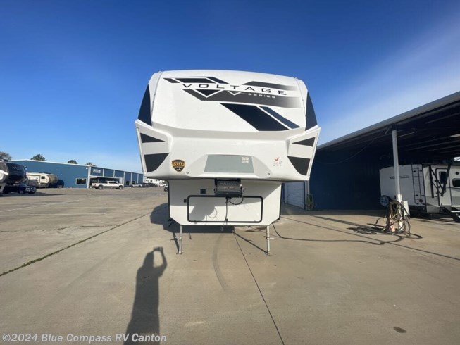 2024 Dutchmen Voltage V Series 3800 - New Fifth Wheel For Sale by Blue Compass RV Canton in Wills Point, Texas