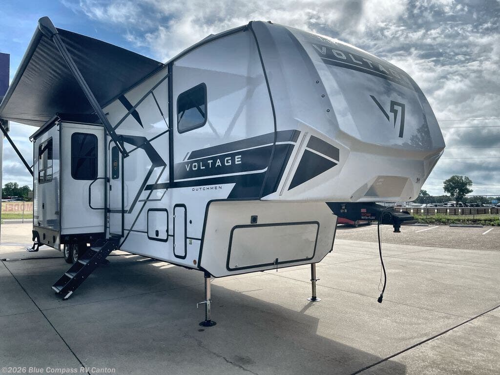 New 2025 Dutchmen Voltage V-Series 3850 available in Wills Point, Texas