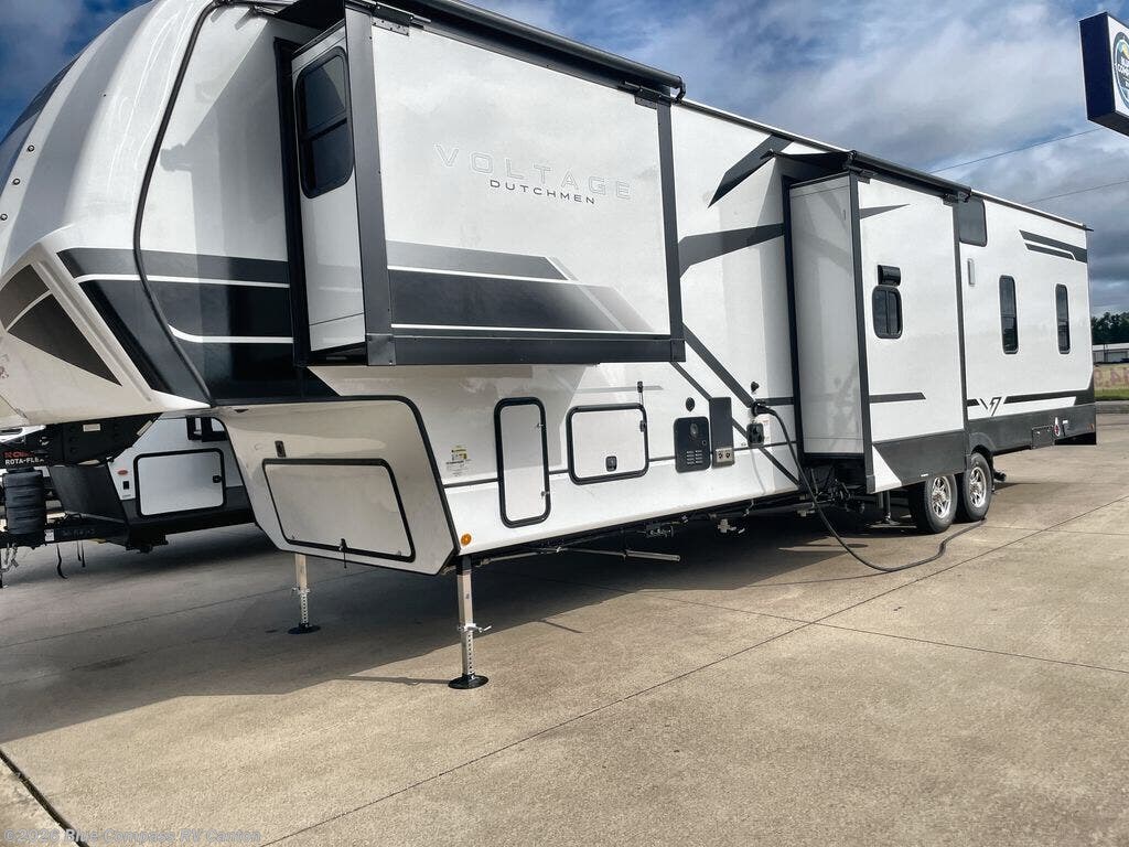 2025 Dutchmen Voltage V-Series 3850 - New Fifth Wheel For Sale by Blue Compass RV Canton in Wills Point, Texas