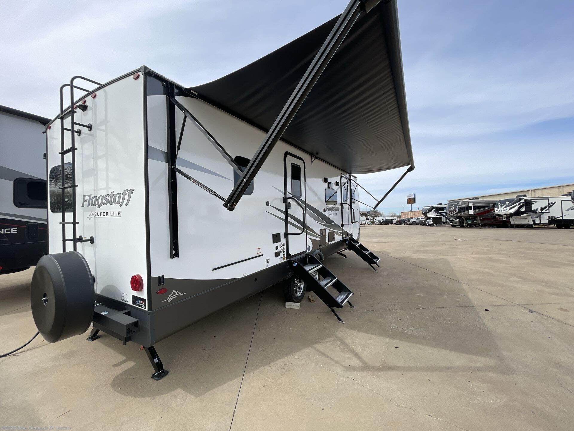 2025 Flagstaff Super Lite 26BHW by Forest River from Blue Compass RV Canton in Wills Point, Texas
