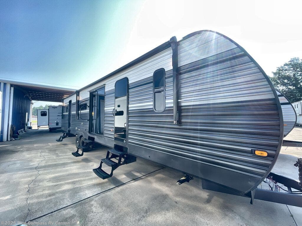 2026 Zinger 390DB by CrossRoads from Blue Compass RV Canton in Wills Point, Texas