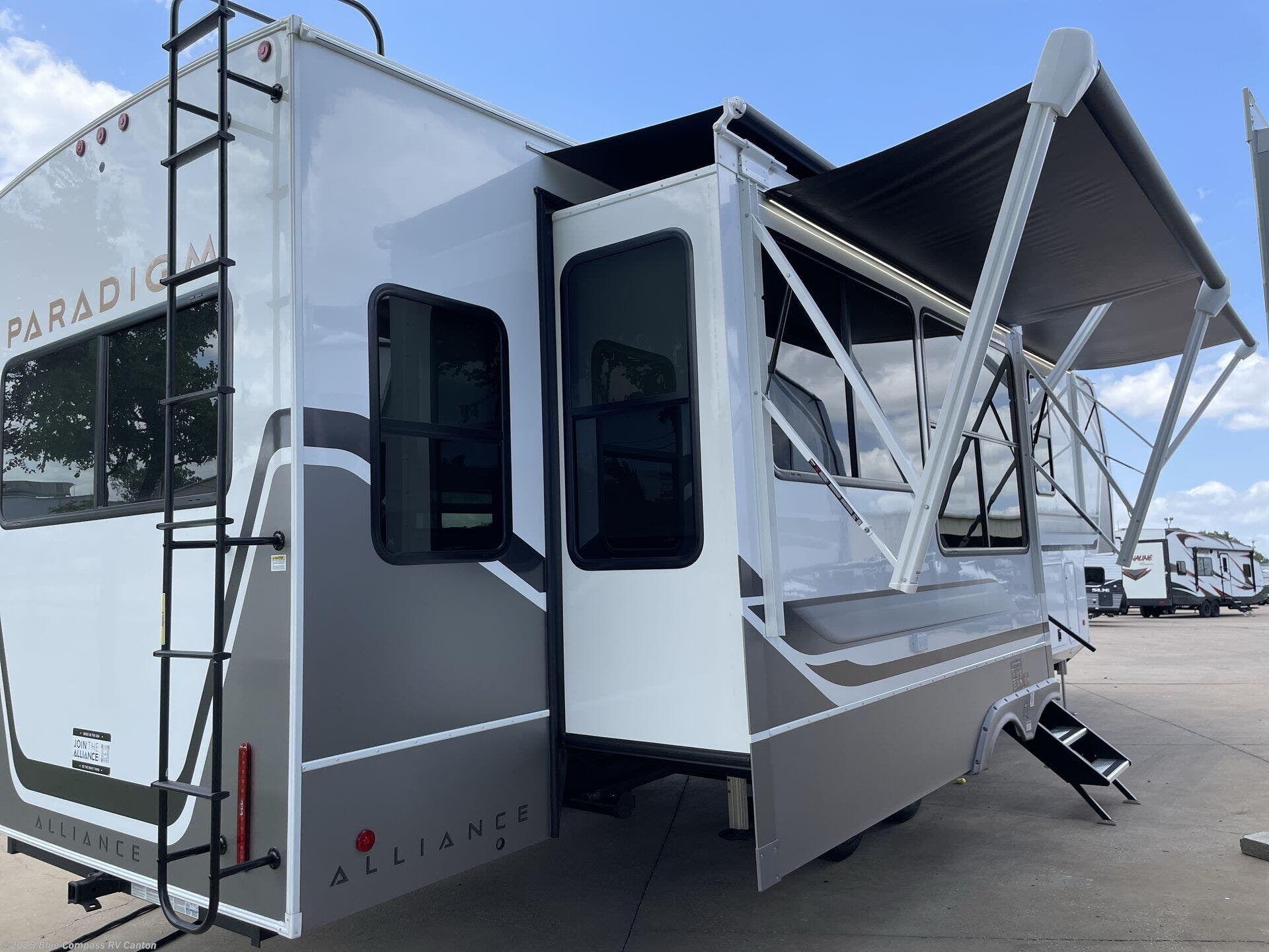 2026 Paradigm 340RL by Alliance RV from Blue Compass RV Canton in Wills Point, Texas