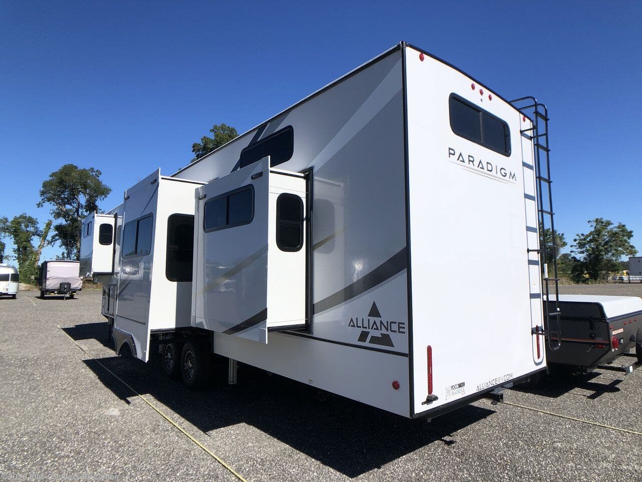 New 2026 Alliance RV Paradigm 395DS available in Wills Point, Texas