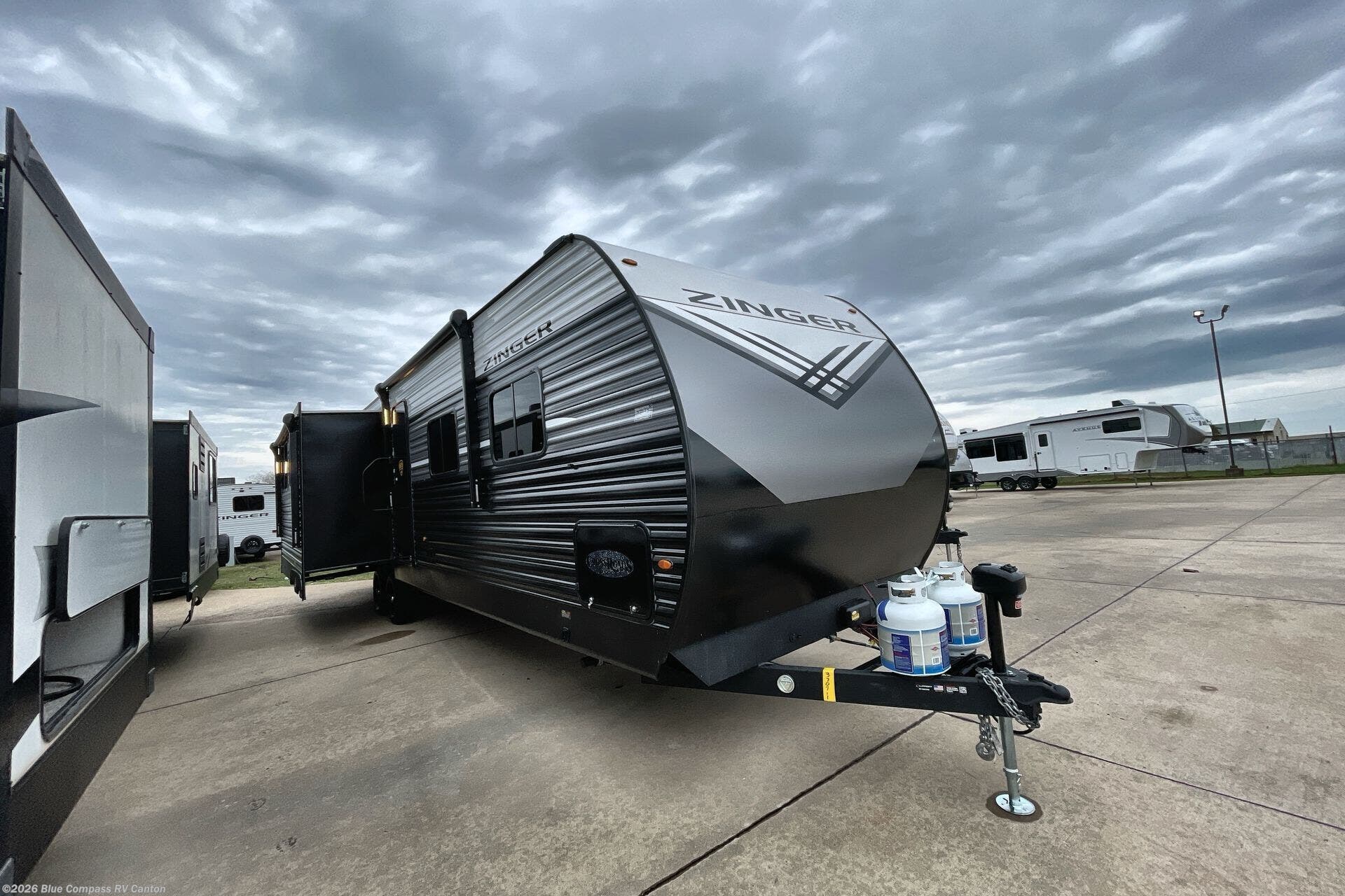 2026 Zinger 340LR by CrossRoads from Blue Compass RV Canton in Wills Point, Texas
