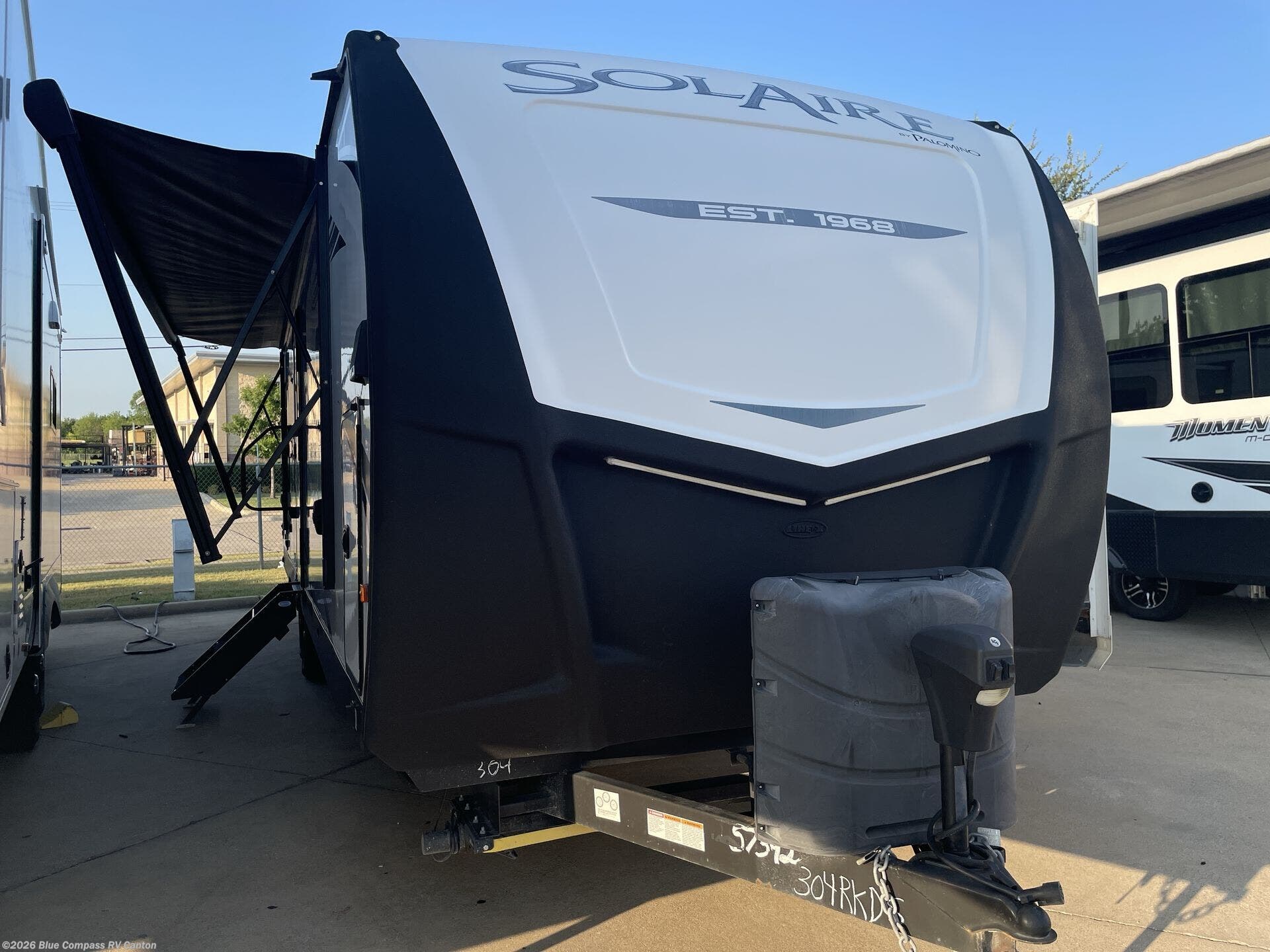 2022 Solaire 304RKDS by Palomino from Blue Compass RV Canton in Wills Point, Texas