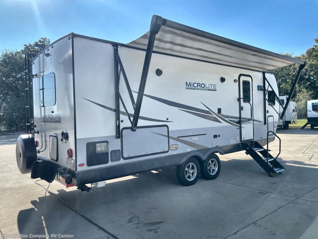2021 Flagstaff Micro Lite 25FKS by Forest River from Blue Compass RV Canton in Wills Point, Texas