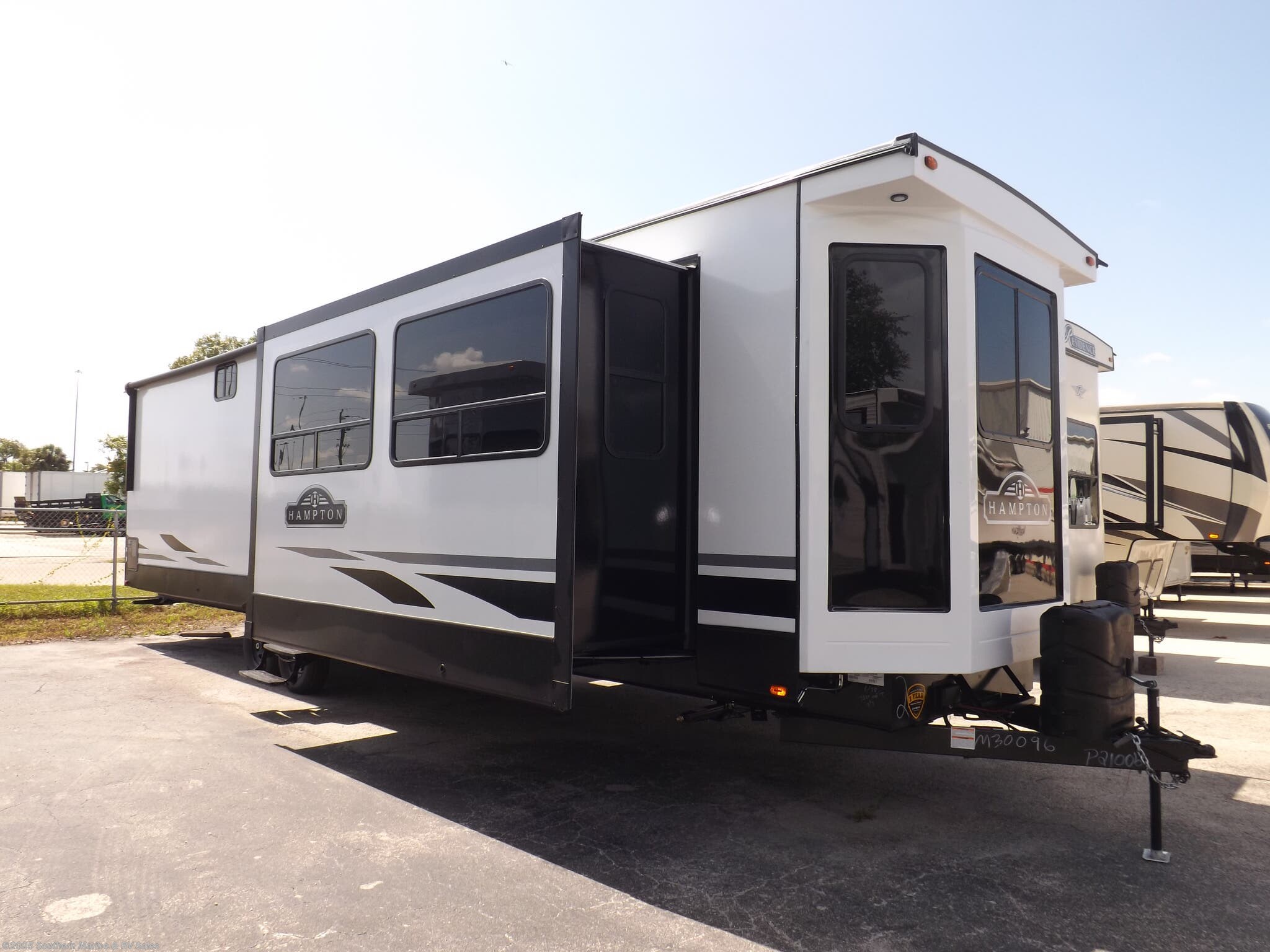 2021 CrossRoads Hampton 372FDB RV for Sale in Ft. Myers, FL 33905