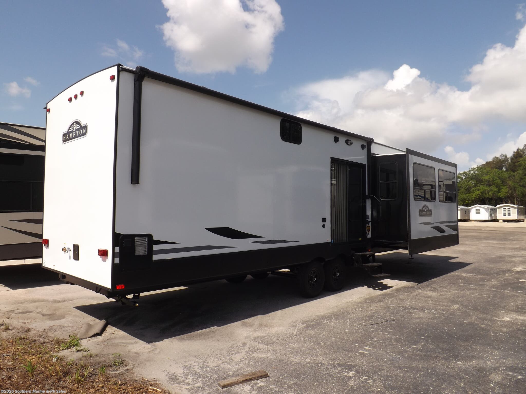 2021 CrossRoads Hampton 372FDB RV for Sale in Ft. Myers, FL 33905