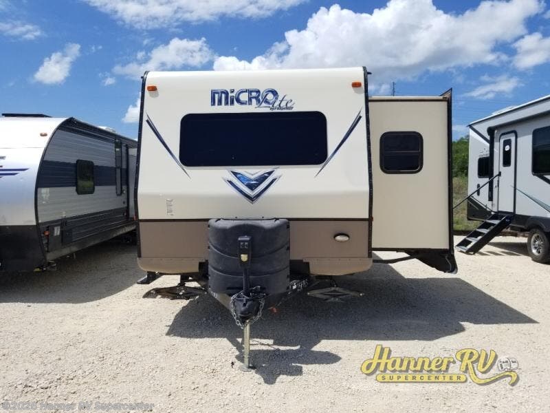 2017 Flagstaff Micro Lite 25FKS by Forest River from Hanner RV Supercenter in Baird, Texas
