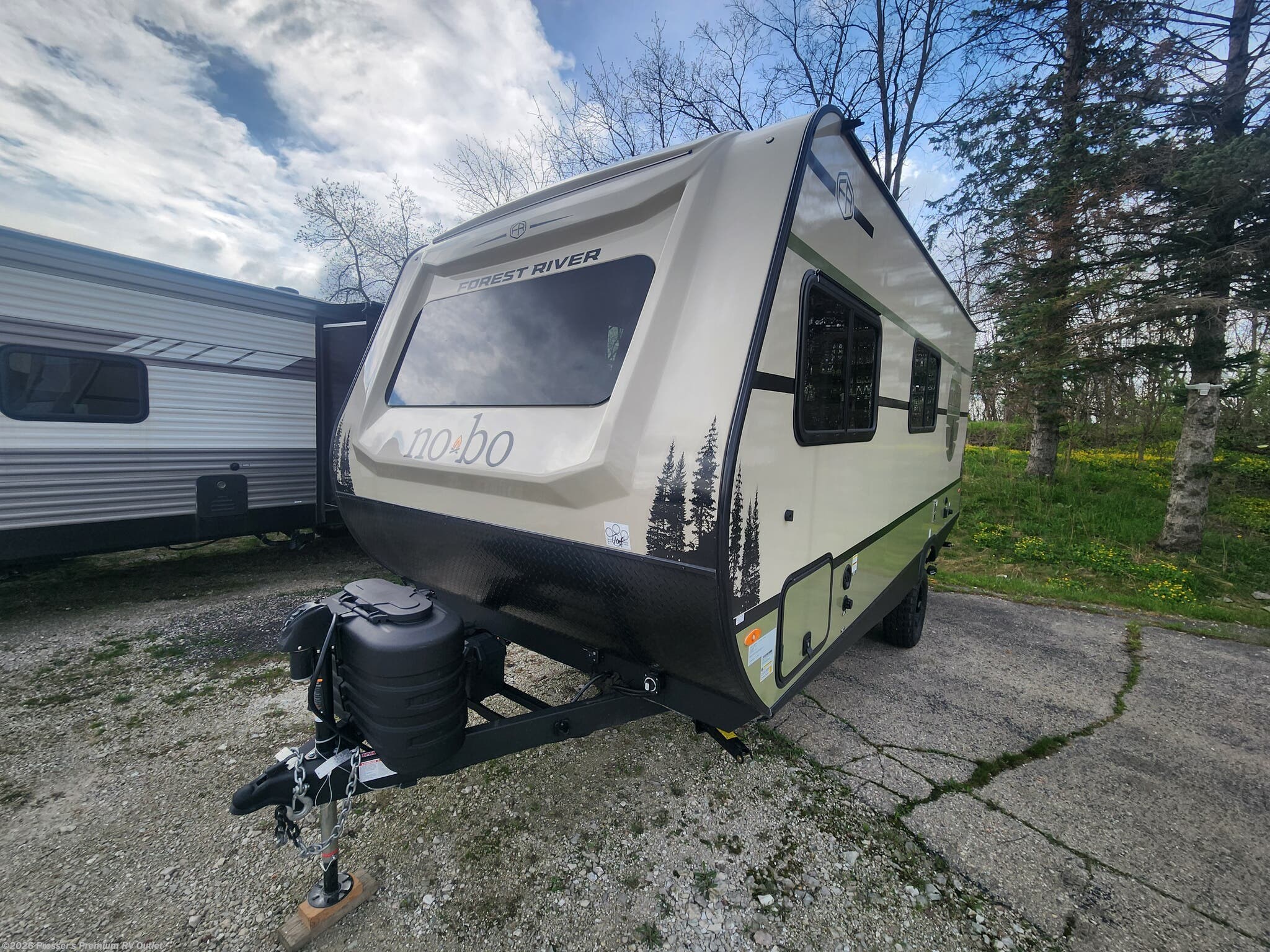 2026 Forest River No Boundaries Beast Mode NB18.2 - New Travel Trailer For Sale by Prosser's Premium RV Outlet in Sturtevant, Wisconsin features PVC Roof, Central Vacuum, TV, Roof Vent, Azdel Composite Panels