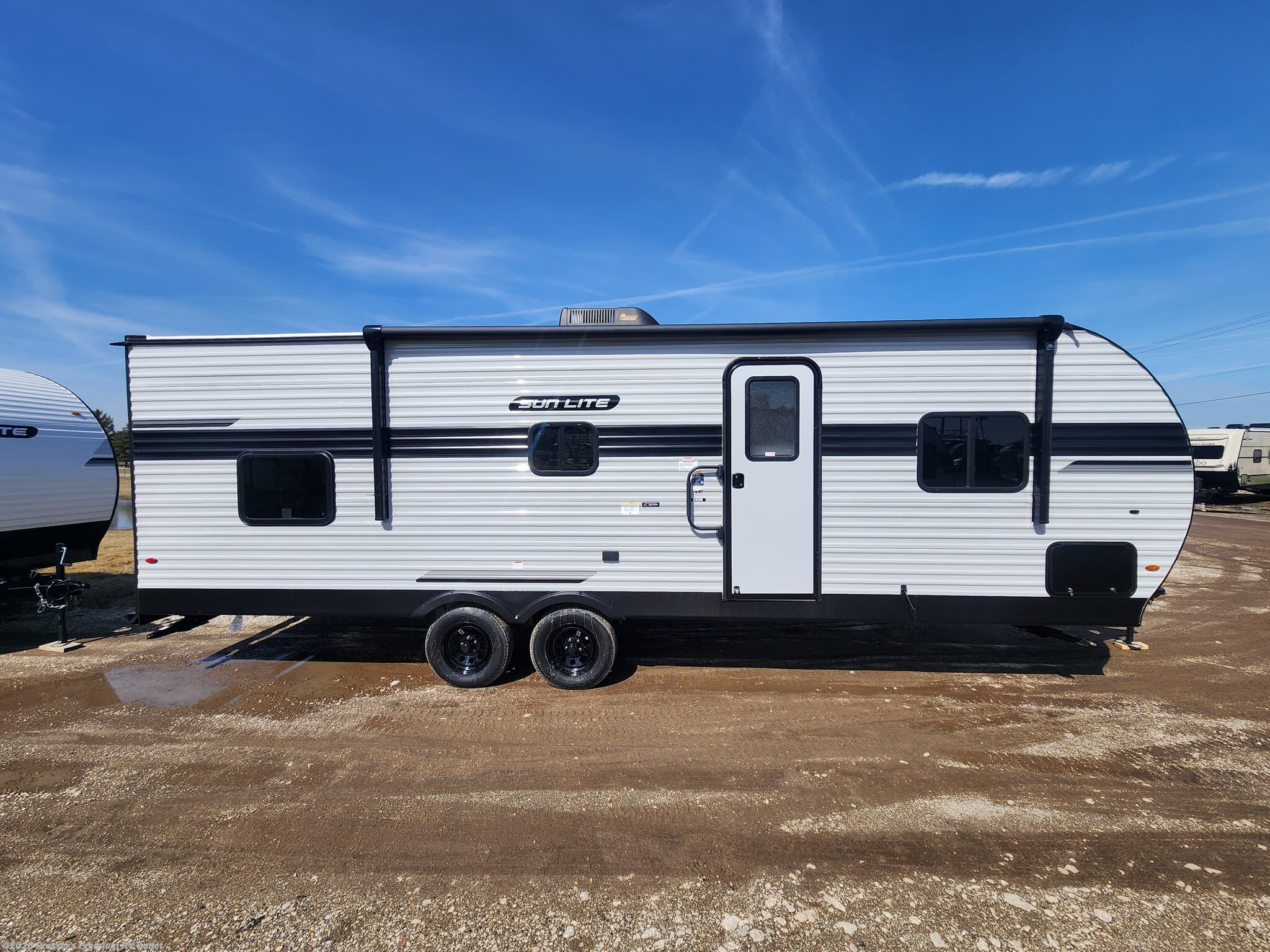 2026 Sun Lite LTD 25DB by Sunset Park RV from Prosser's Premium RV Outlet in Sturtevant, Wisconsin