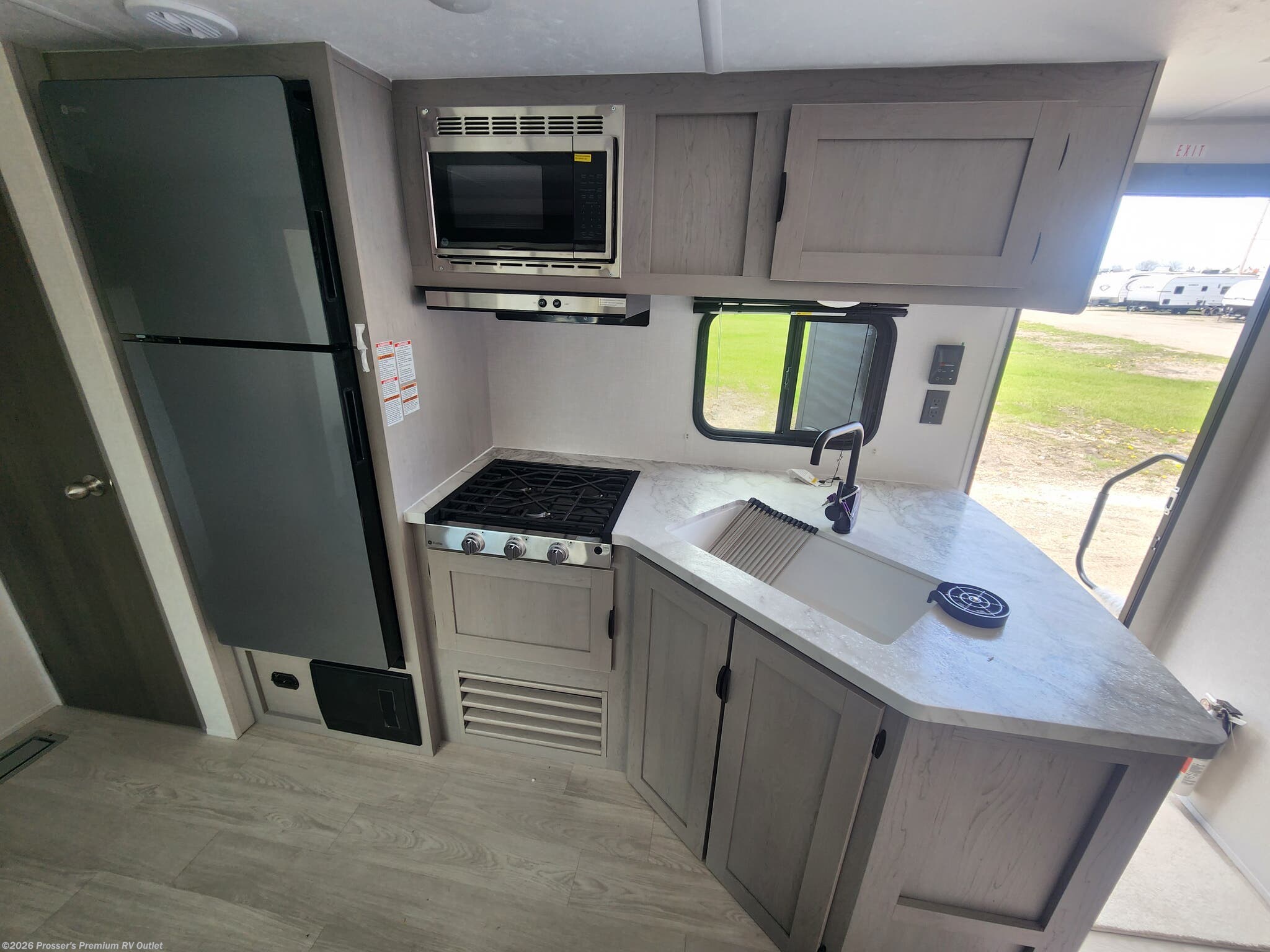 Full Kitchen with Pantry