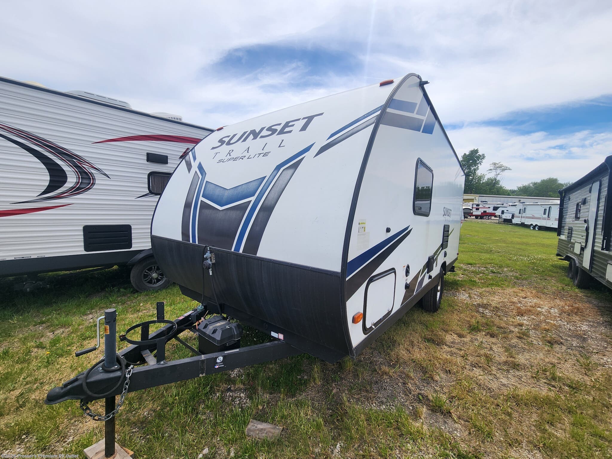 2020 CrossRoads Sunset Trail 186BH - Used Travel Trailer For Sale by Prosser's Premium RV Outlet in Sturtevant, Wisconsin features TV, Theater Seating, Stove Top Burner, Refrigerator, Ladder
