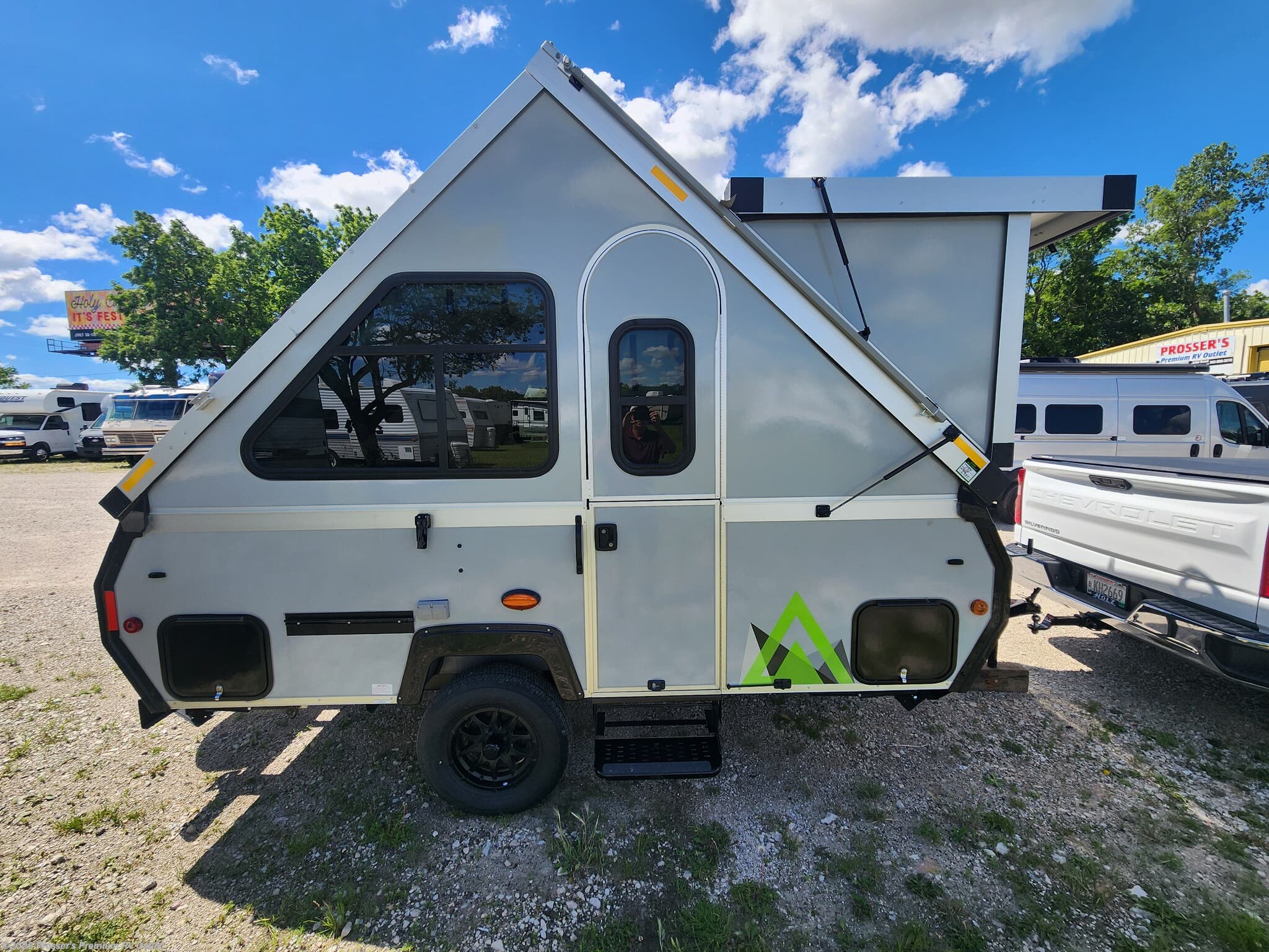 2025 Aliner Ranger 12 - Used Travel Trailer For Sale by Prosser's Premium RV Outlet in Sturtevant, Wisconsin features Refrigerator, Microwave, Water Heater, Air Conditioning, Furnace