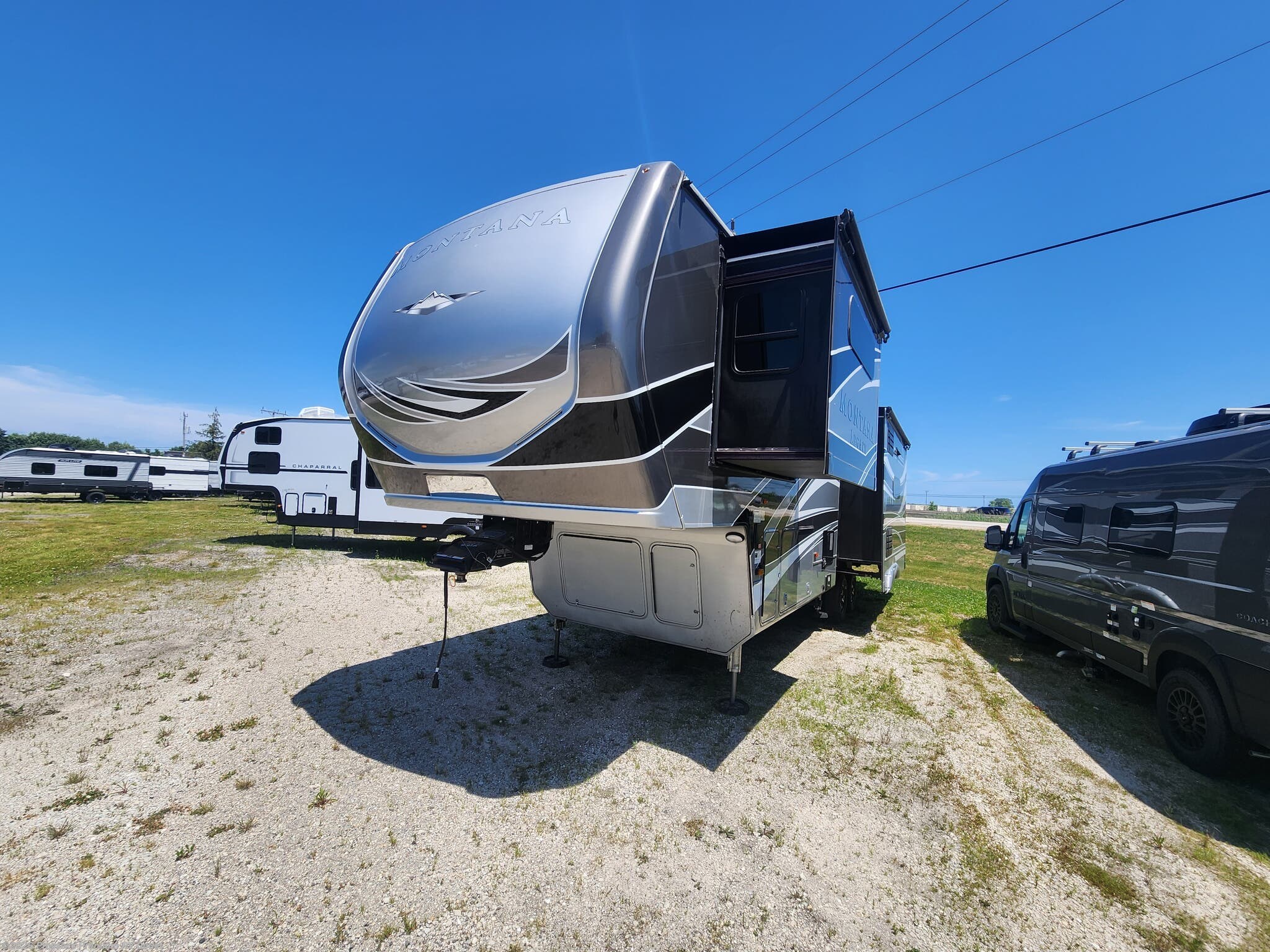 2021 Keystone Montana Legacy 3120 RL - Used Fifth Wheel For Sale by Prosser's Premium RV Outlet in Sturtevant, Wisconsin features TV, Microwave, Batteries, Toilet, Air Conditioning