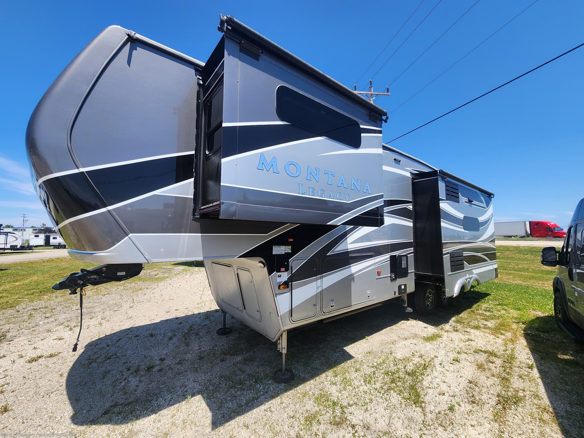 2021 Montana Legacy 3120 RL by Keystone from Prosser's Premium RV Outlet in Sturtevant, Wisconsin