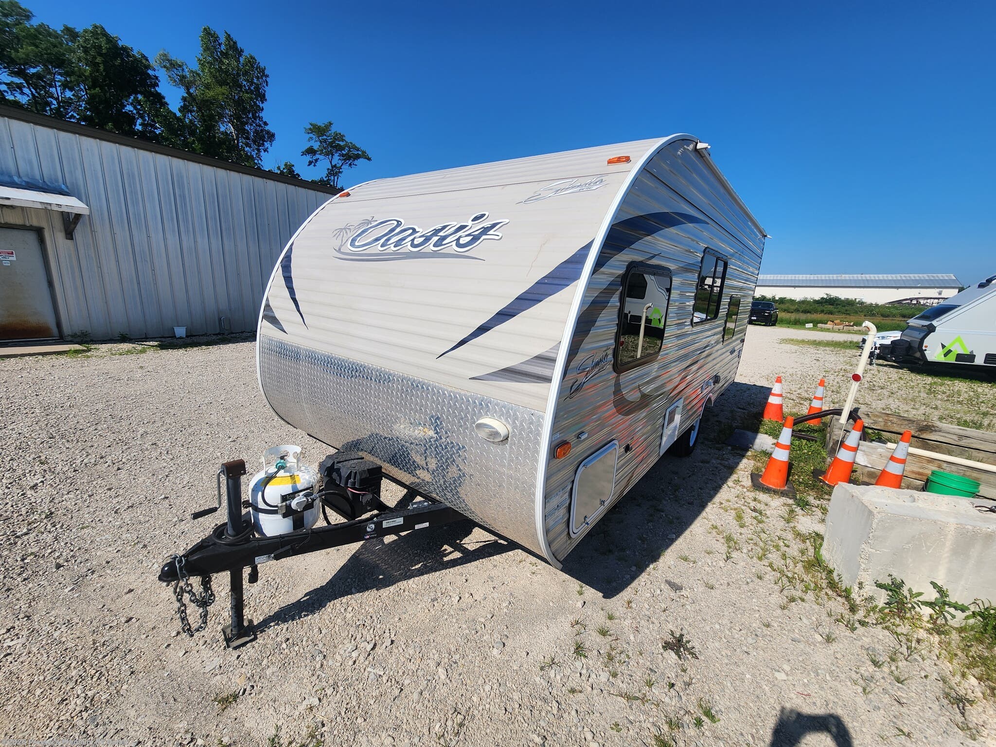 2017 Shasta Oasis 18BH - Used Travel Trailer For Sale by Prosser's Premium RV Outlet in Sturtevant, Wisconsin features Microwave, Water Heater, Furnace, Air Conditioning, LP Detector