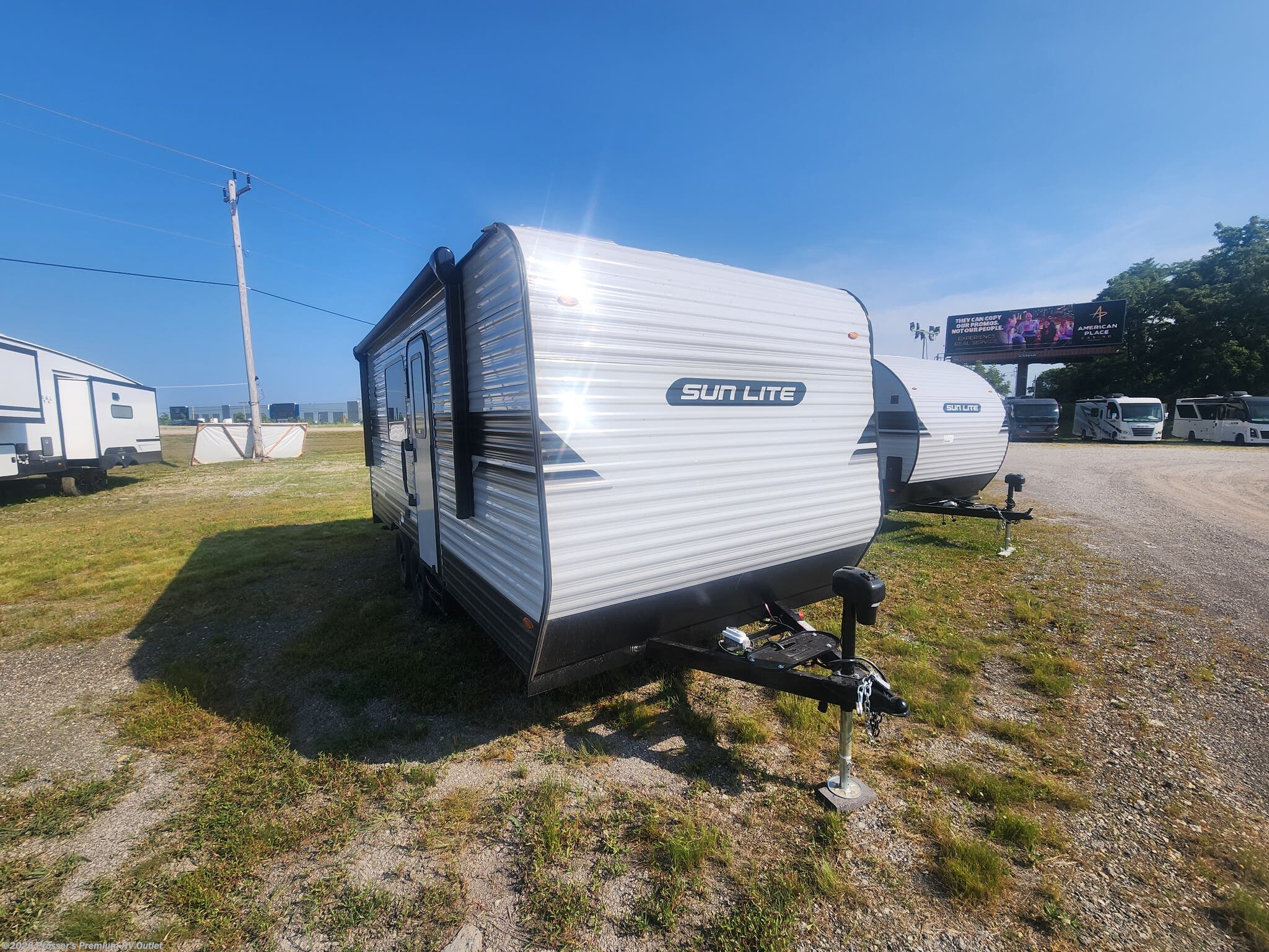 2027 Sunset Park RV Sun Lite 18THX - New Toy Hauler For Sale by Prosser's Premium RV Outlet in Sturtevant, Wisconsin features Microwave, Smoke Detector, Toilet, Fire Extinguisher, Air Conditioning