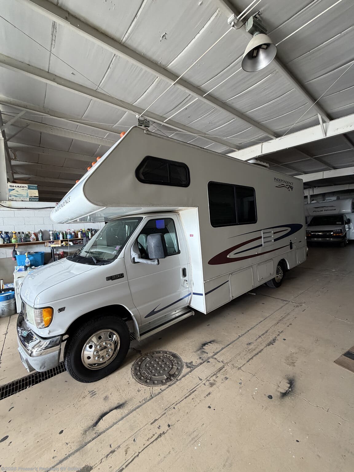 2002 Gulf Stream Conquest Independence Rear Bed/Bath - Used Class C For Sale by Prosser's Premium RV Outlet in Sturtevant, Wisconsin features Furnace, Auxiliary Battery, Shower, Backup Monitor, Converter