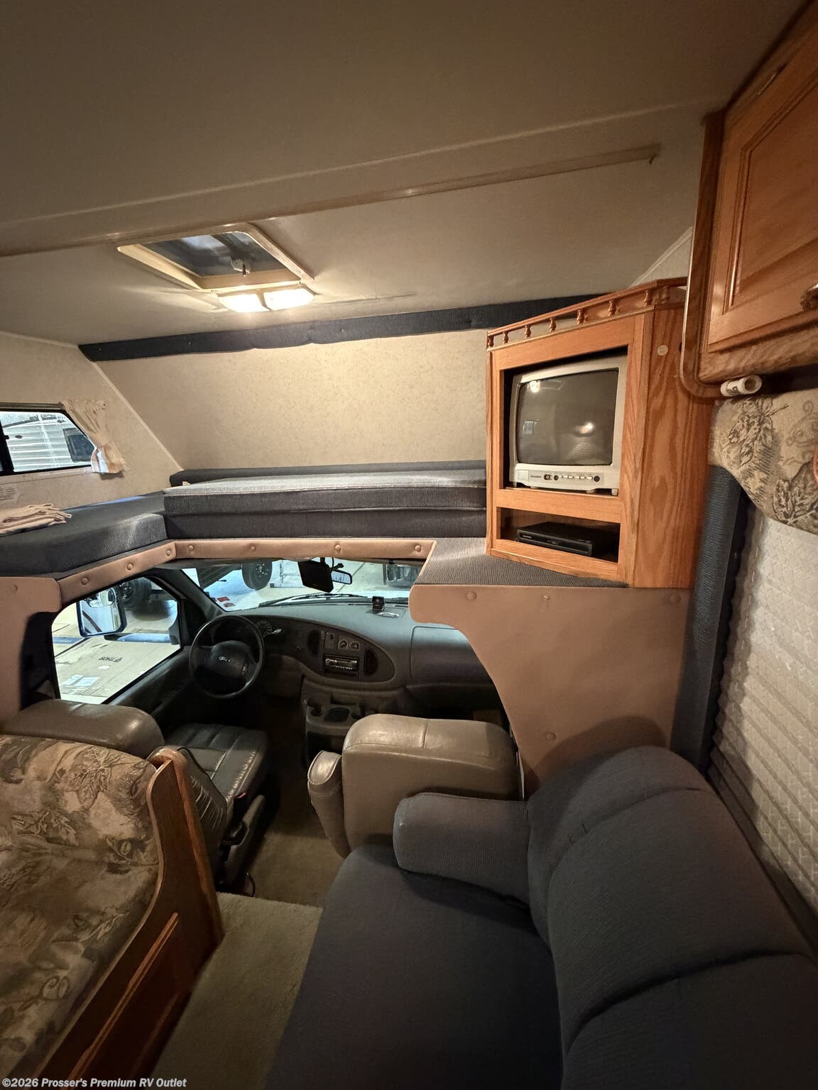 2002 Conquest Independence Rear Bed/Bath by Gulf Stream from Prosser's Premium RV Outlet in Sturtevant, Wisconsin