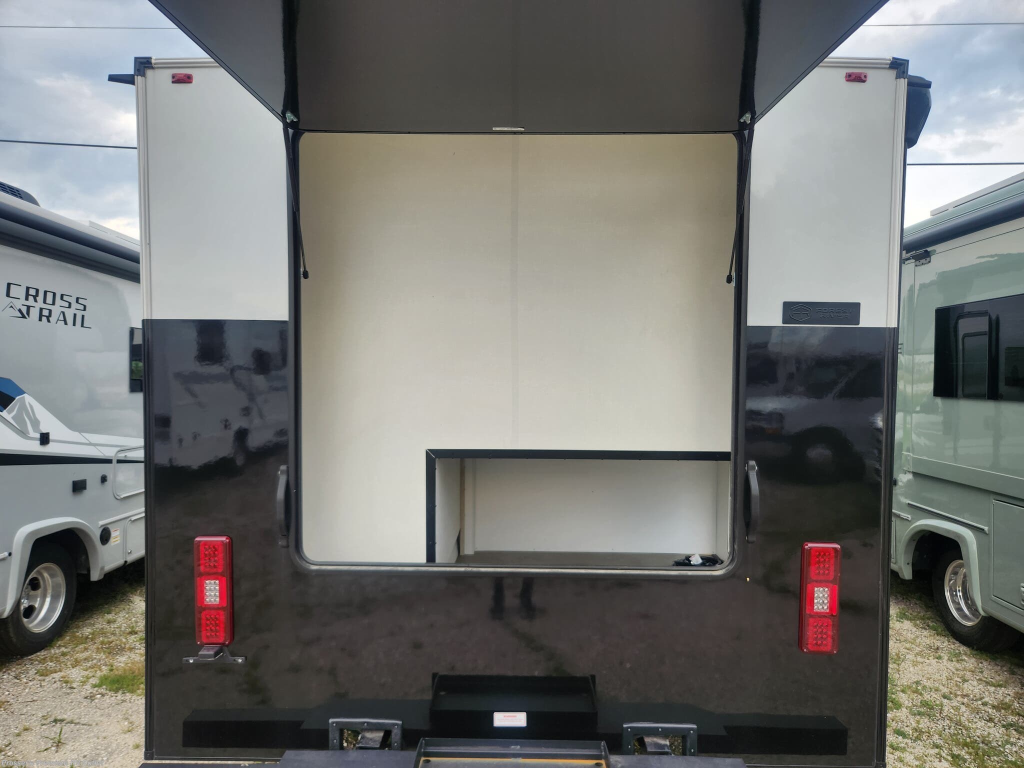 Incredible, Huge Outside Storage!!
