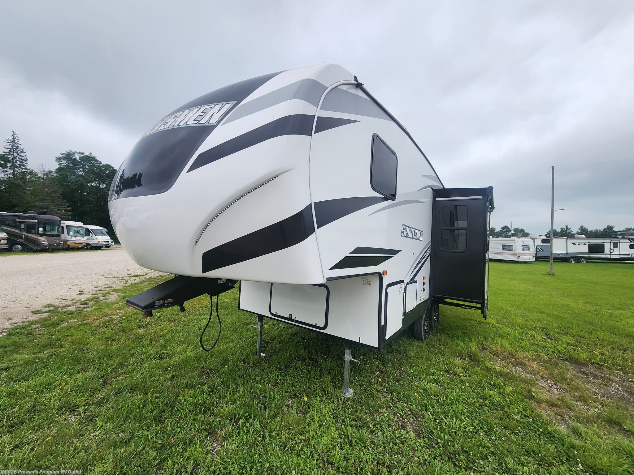 2023 K-Z Sportsmen 231RK - Used Fifth Wheel For Sale by Prosser's Premium RV Outlet in Sturtevant, Wisconsin features Refrigerator, Insulated, TV, Kitchen Sink, Awning