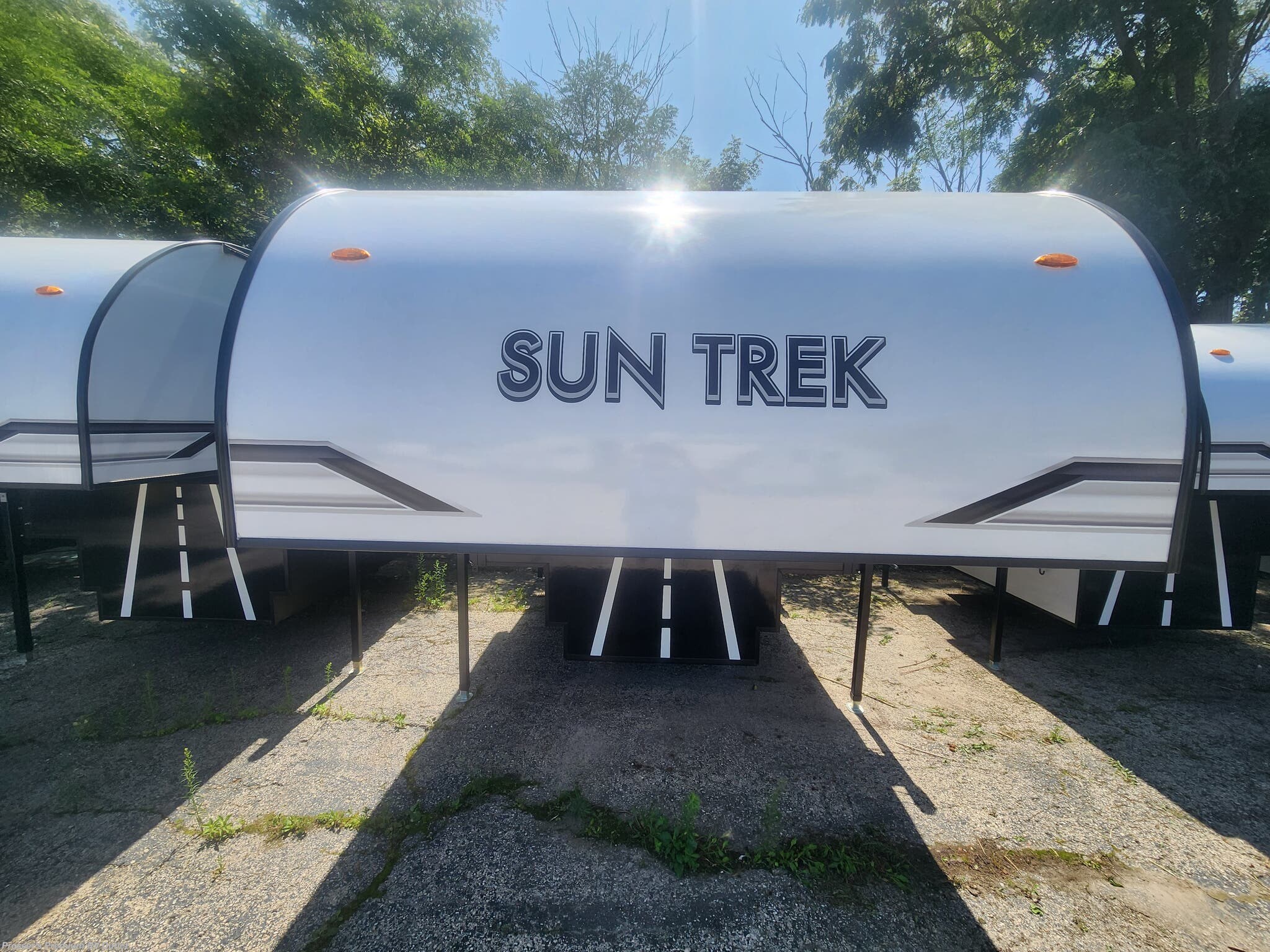 2027 Sun Trek 795 by Sunset Park RV from Prosser's Premium RV Outlet in Sturtevant, Wisconsin
