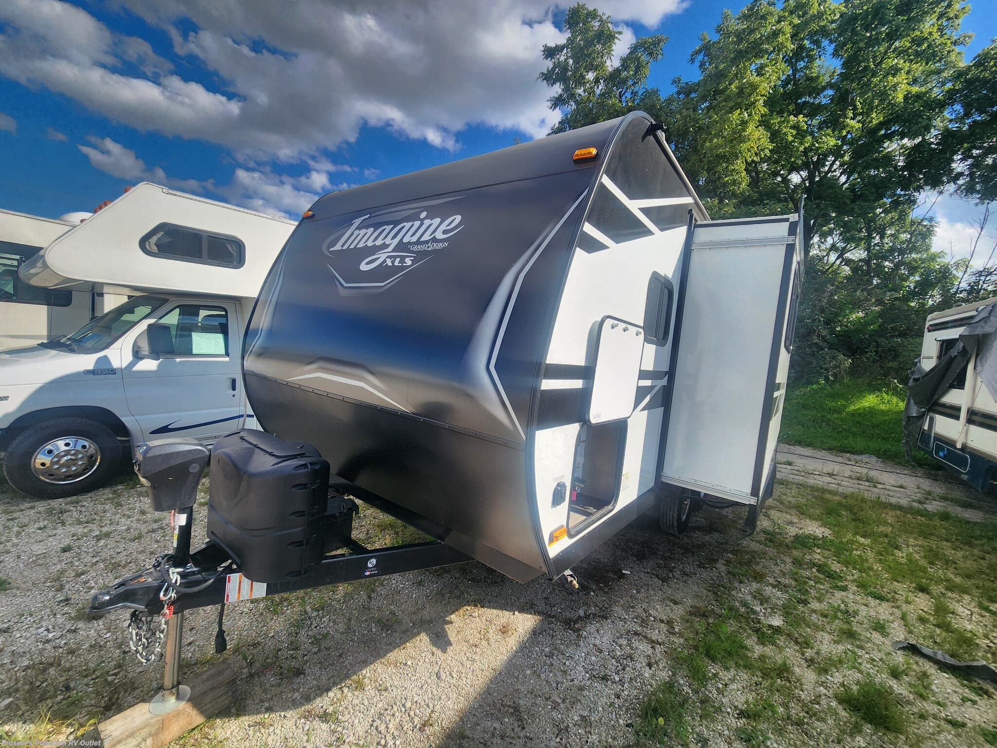 2020 Grand Design Imagine XLS 17MKE - Used Travel Trailer For Sale by Prosser's Premium RV Outlet in Sturtevant, Wisconsin features Insulated, Medicine Cabinet, Dinette, Shower, Backup Camera