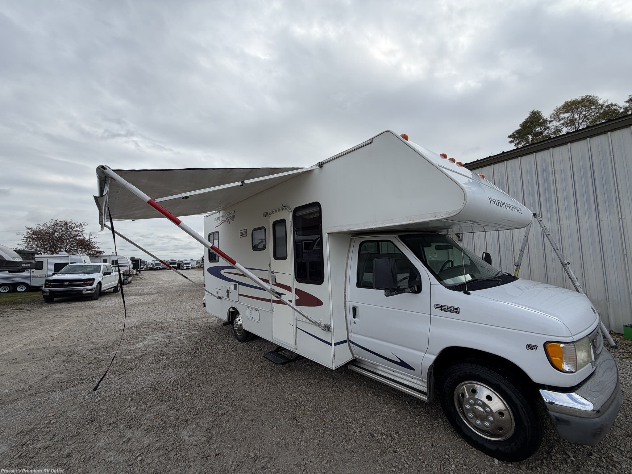 2002 Conquest Independence Rear Bed/Bath by Gulf Stream from Prosser's Premium RV Outlet in Sturtevant, Wisconsin