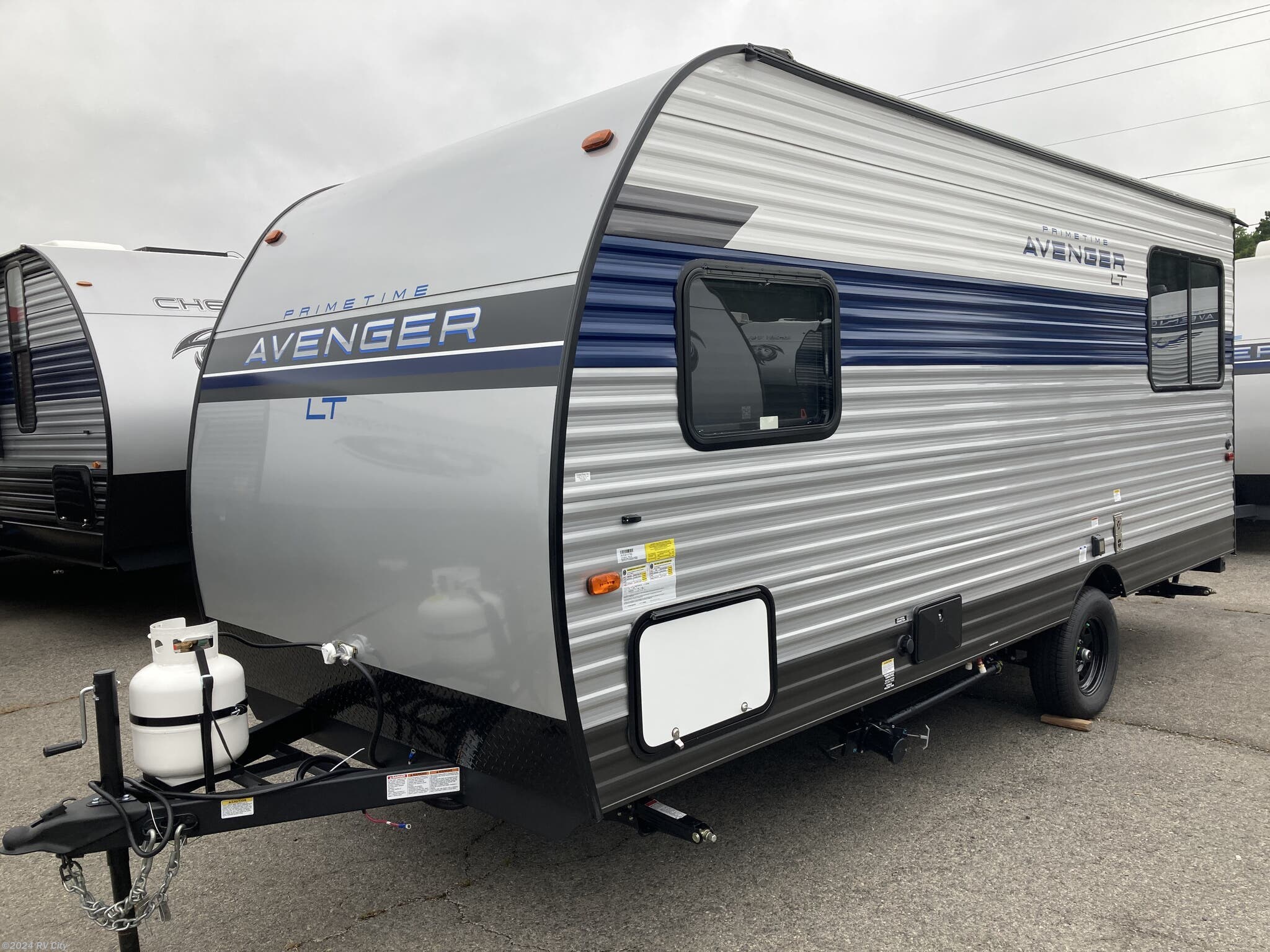 16rd floorplan avenger lt travel trailers