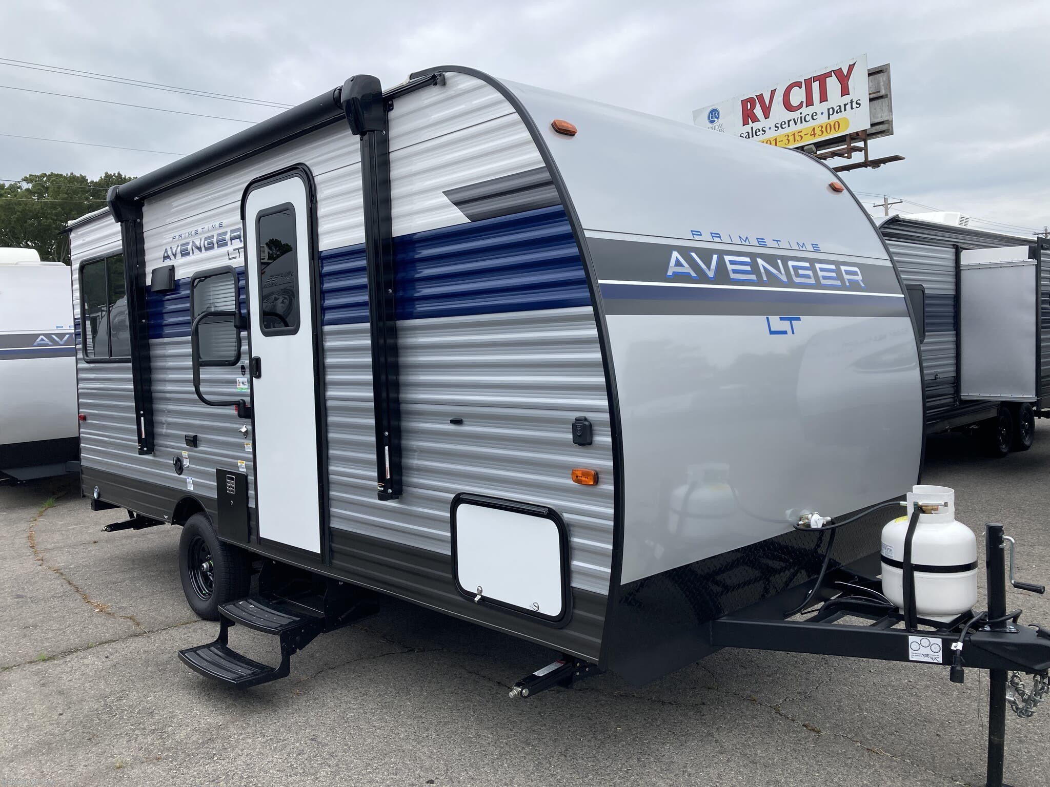 16rd floorplan avenger lt travel trailers