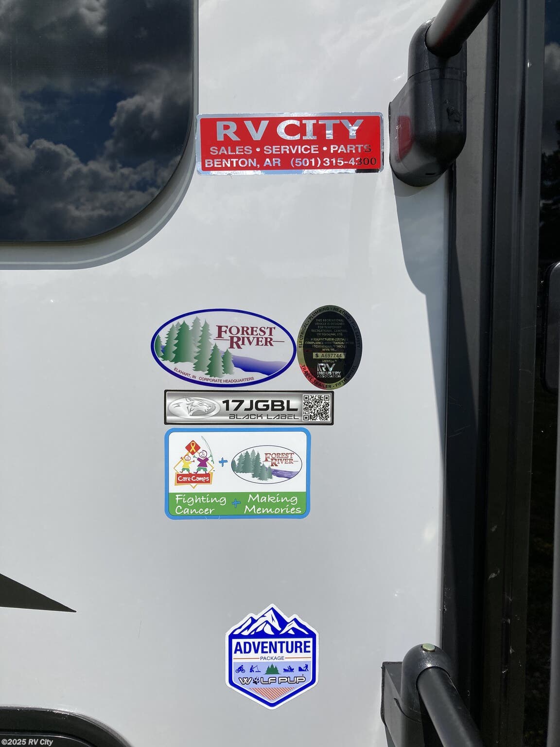 2023 Forest River Cherokee Wolf Pup 17JG Black Label