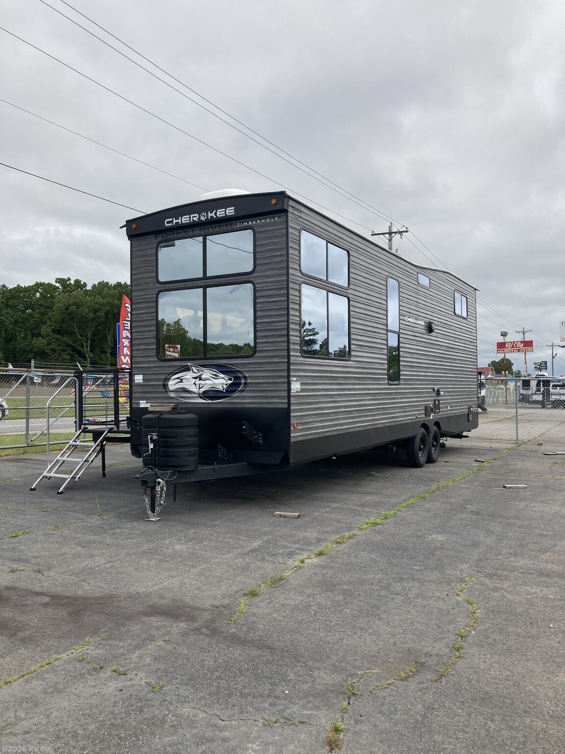 2026 Forest River Cherokee Timberwolf 27MDK - New Travel Trailer For Sale by RV City in Benton, Arkansas features Oven, Icemaker, Stove, Fantastic Fan, Washer