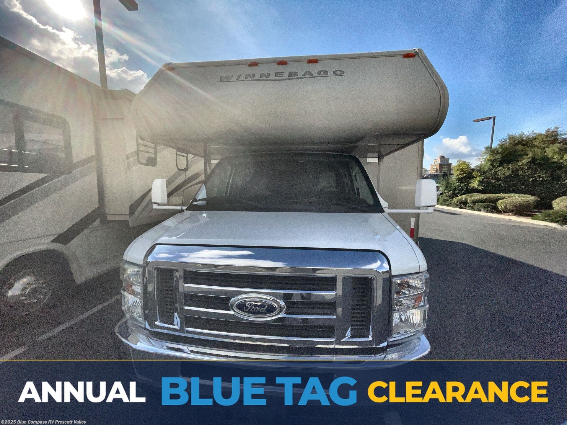 2016 Winnebago Minnie Winnie 31K - Used Class C For Sale by Blue Compass RV Prescott Valley in Prescott Valley, Arizona features Slideout