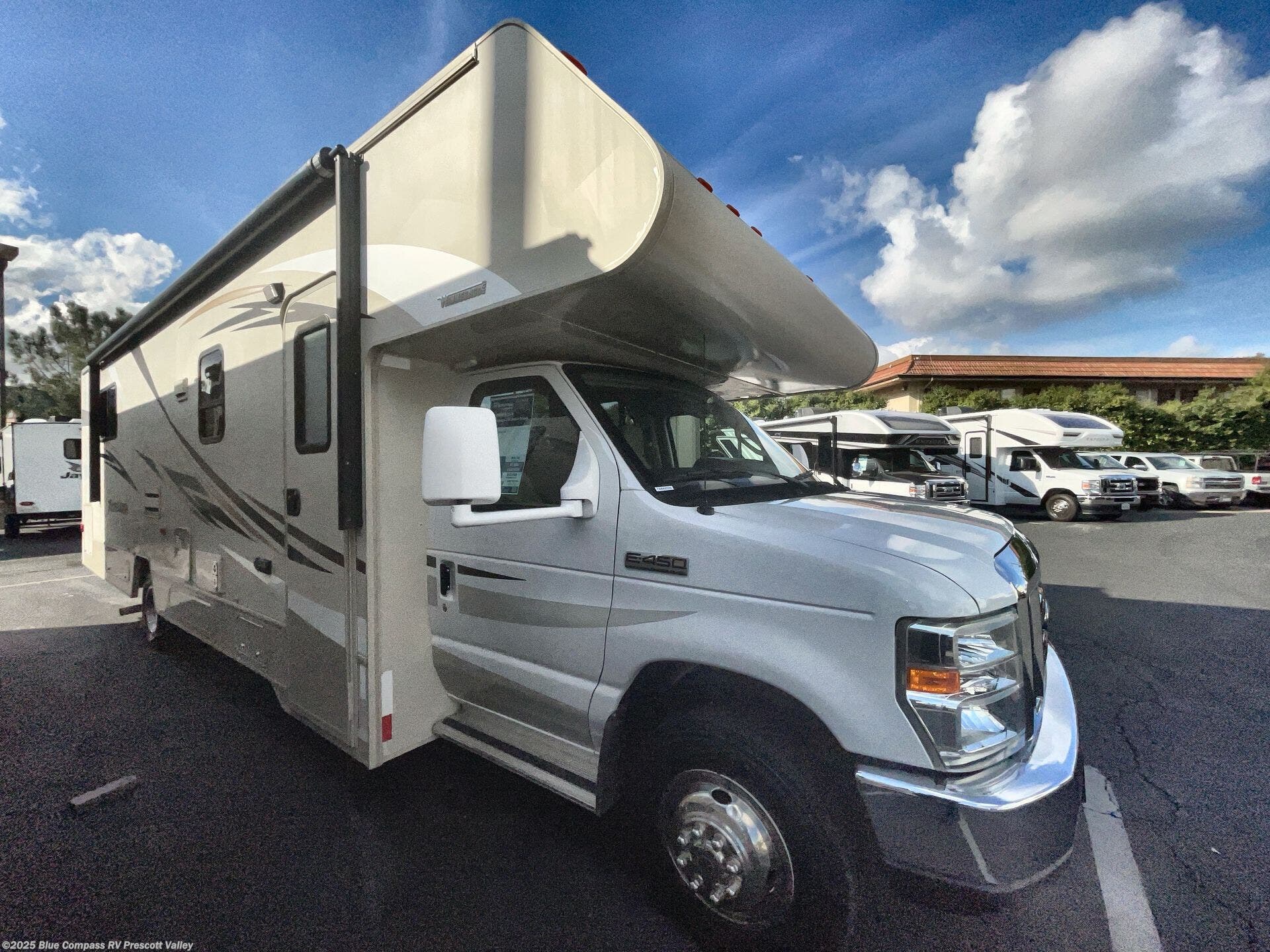 2016 Minnie Winnie 31K by Winnebago from Blue Compass RV Prescott Valley in Prescott Valley, Arizona