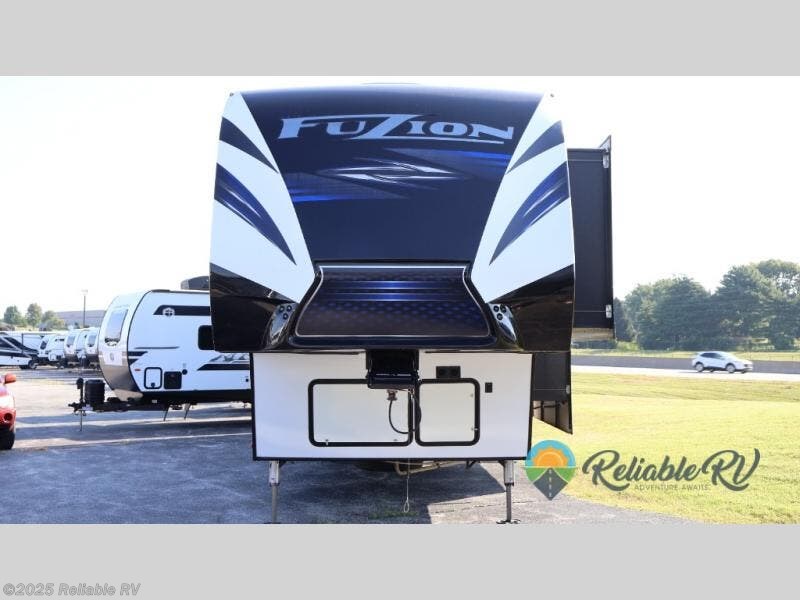 2018 Fuzion 424 by Keystone from Reliable RV in Springfield, Missouri