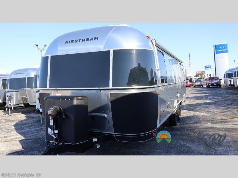 New 2026 Airstream Flying Cloud 27FB Twin available in Springfield, Missouri