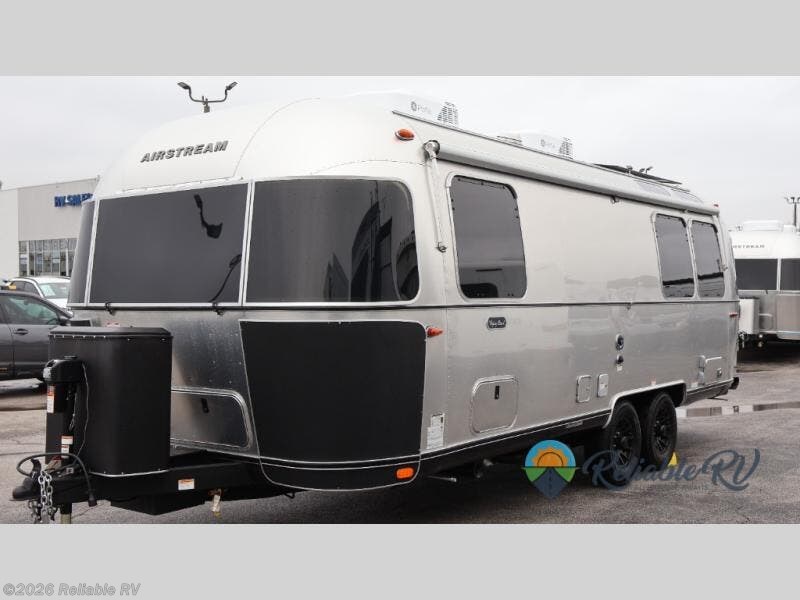 New 2026 Airstream Flying Cloud 25FB Twin available in Springfield, Missouri