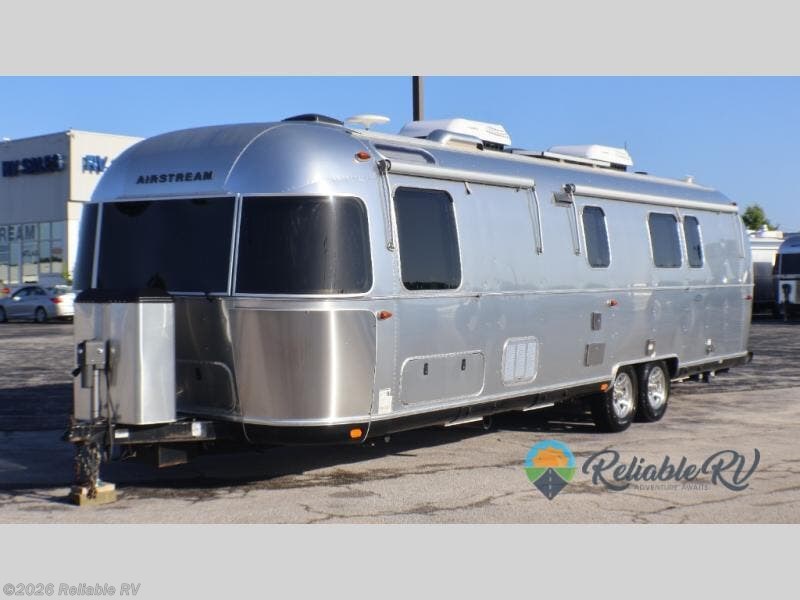 Used 2018 Airstream Classic 33FB Twin available in Springfield, Missouri