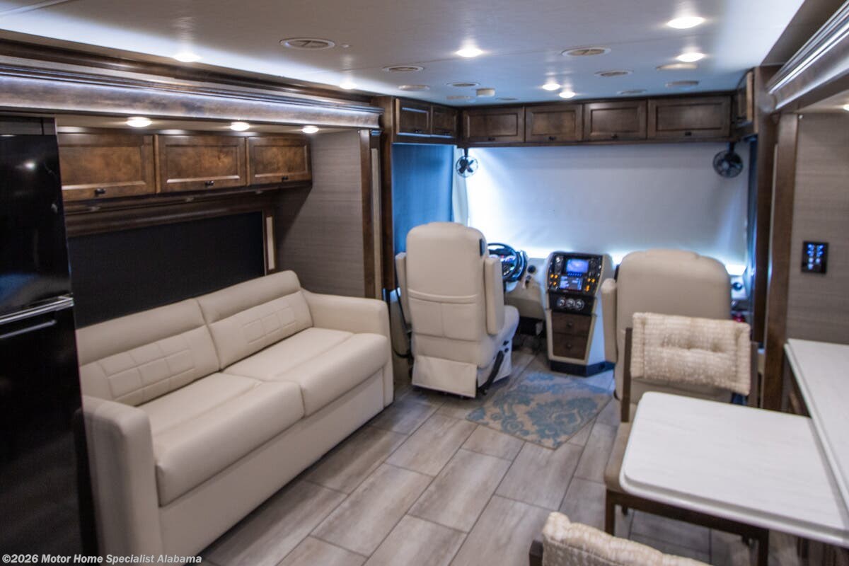 2021 Tiffin Allegro Breeze 31BR - Used Diesel Pusher For Sale by Motor Home Specialist Alabama in Montgomery, Alabama