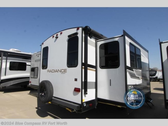2022 Radiance Ultra Lite R27RE by Cruiser RV from ExploreUSA RV Supercenter - FT. WORTH, TX in Ft. Worth, Texas
