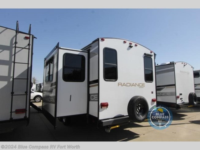 2022 Cruiser RV Radiance Ultra Lite R27RE - New Travel Trailer For Sale by ExploreUSA RV Supercenter - FT. WORTH, TX in Ft. Worth, Texas