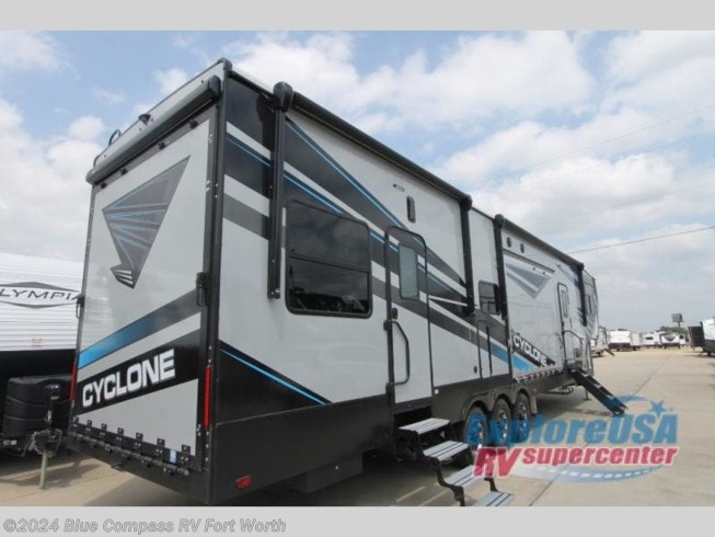 2022 Cyclone 4270 by Heartland from ExploreUSA RV Supercenter - FT. WORTH, TX in Ft. Worth, Texas